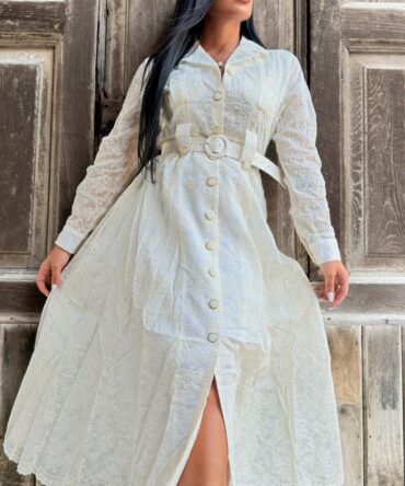 Abito bianco in pizzo effetto floreale – elegante e romantico